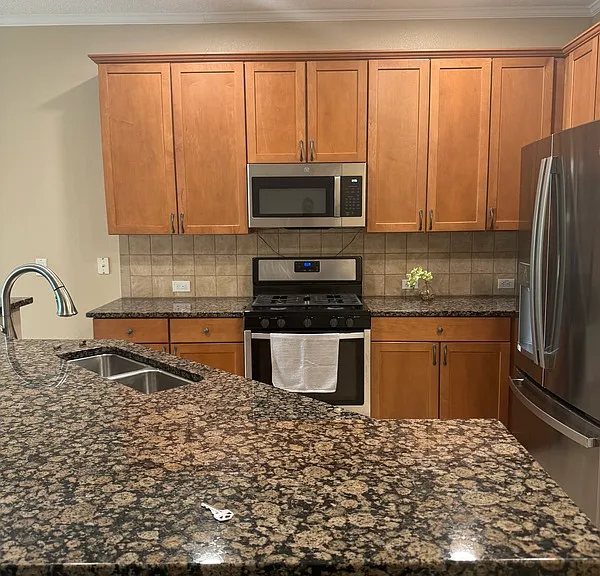 839 Assembly Ct — Photo 41