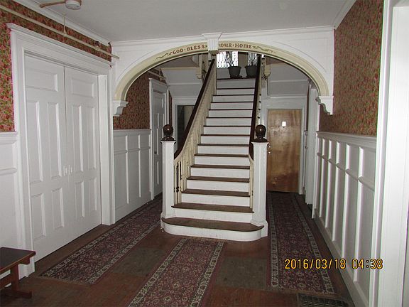 2nd image of 527 Oak St APT 8