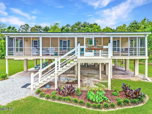 5225 Pointset Ave, Bay Saint Louis, MS 39520
