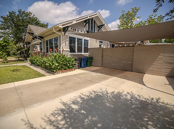 3rd image of 1037 W Craig Pl