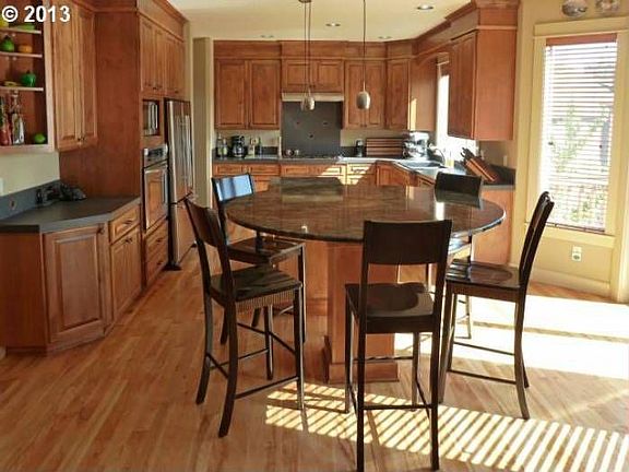 Maple and Granite kitchen