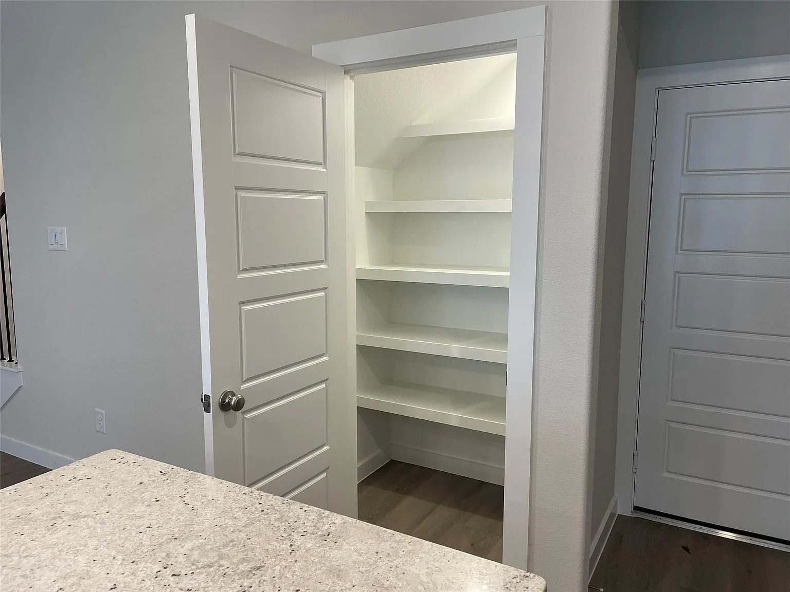 4 bed, 3.0 bath, 2316 sqft, $2,300 — Photo 4