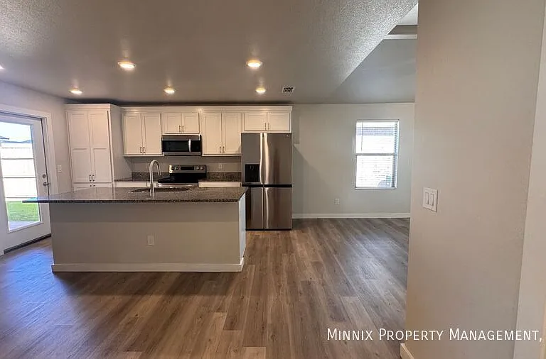 7704 Elm Ave — Photo 2