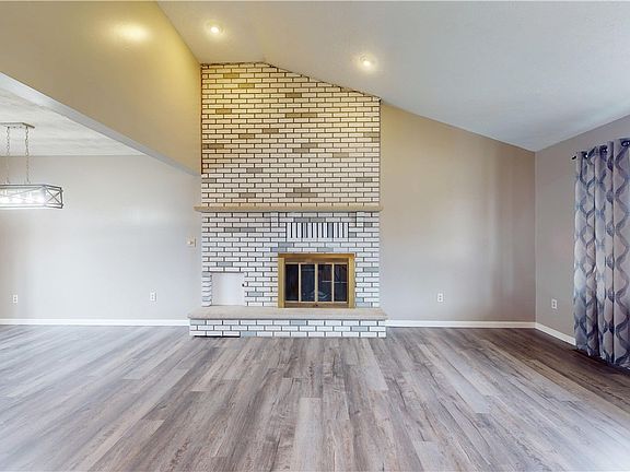 5th image of 818 Seneca Dr