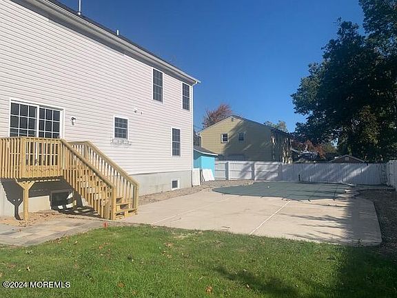 5th image of 437 Beachwood Boulevard