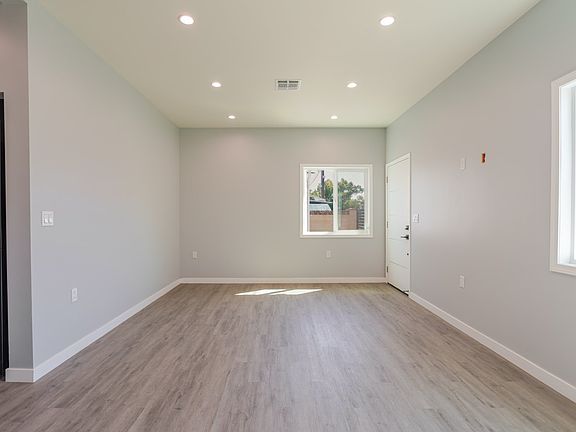 5th image of 944 Zook Dr #A