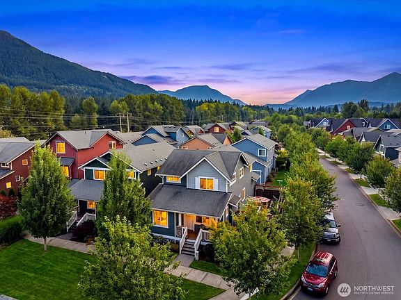 2nd image of 205 Olallie Place NE