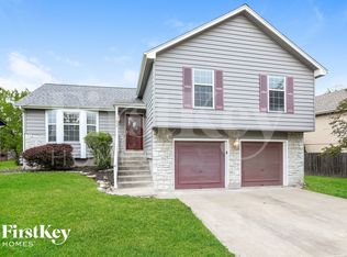 632 SE Ashton Dr, Lees Summit, MO 64063