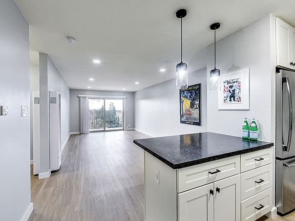 3rd image of 281 Macarthur Blvd APT 206