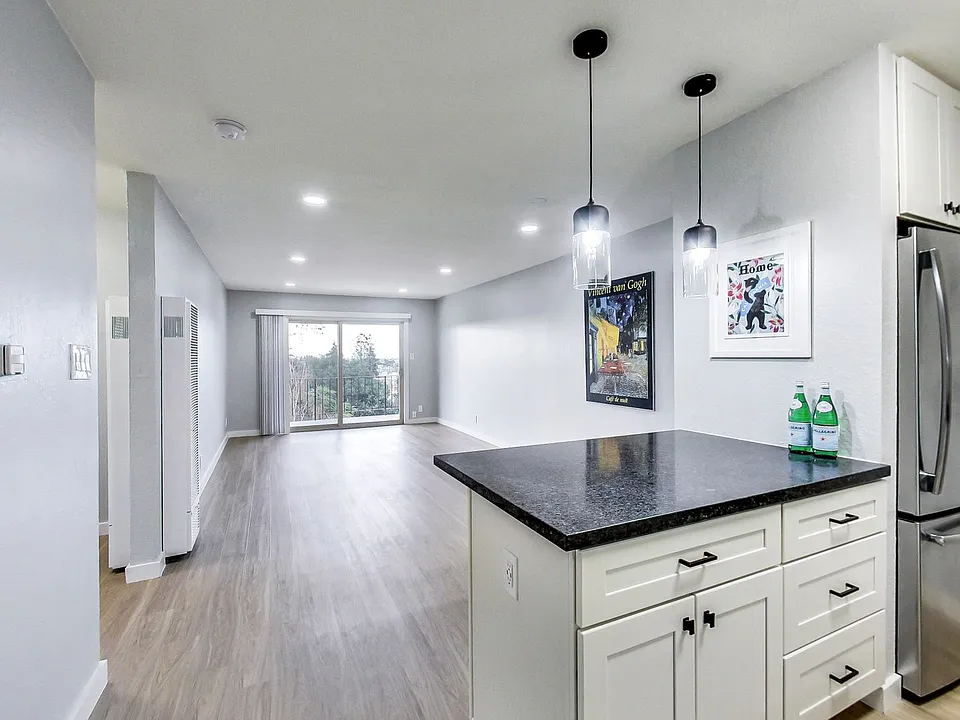 281 MACARTHUR Blvd