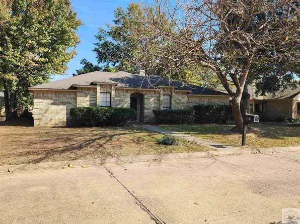 52 Lanshire Dr, Texarkana, TX 75503