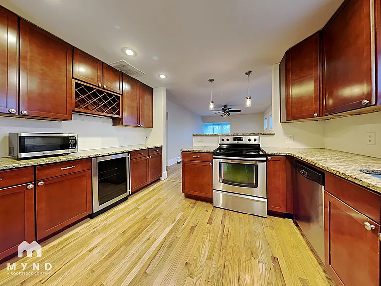 4465 N Meade St — Photo 8