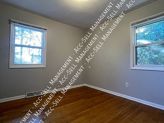 5th image of 1724 52nd St SE