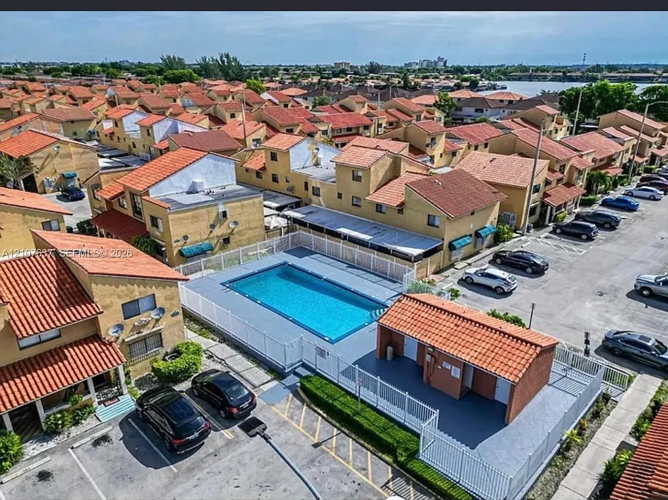 Residencial El Prado Cond — Photo 4