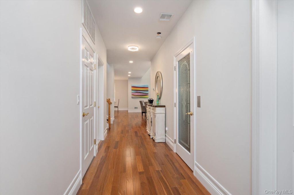 Apartment in Melville, The Greens at Half Hollow - View 3