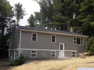 40 Oak Leaf Dr, Stuyvesant, NY 12173