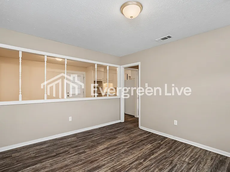 126 Leland St — Photo 4