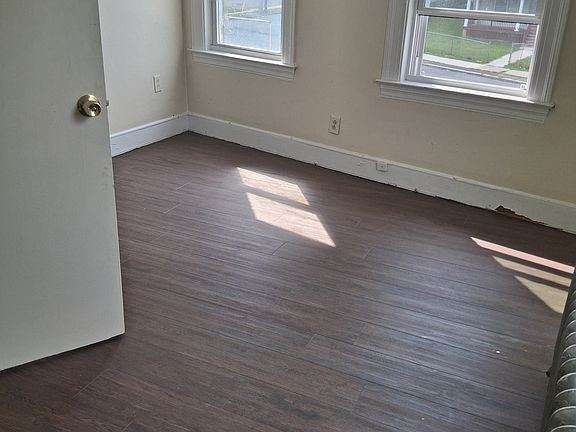 4th image of 2580 Main St #2