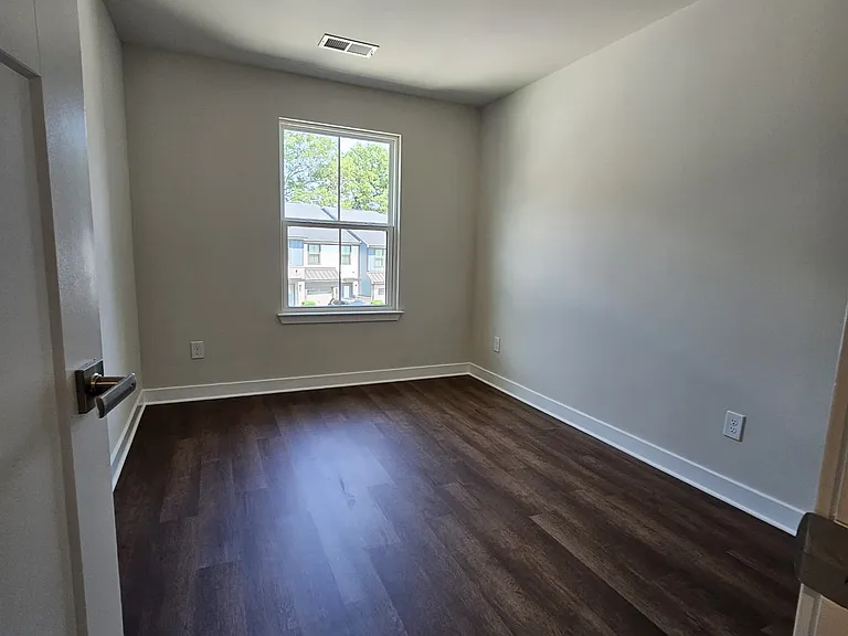 53 Connaught Ct — Photo 19