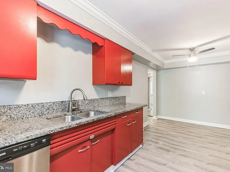 4225 N Henderson Rd #103 — Photo 11