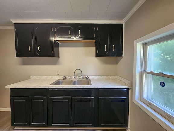 4th image of 823 Cumberland Dr Unit A