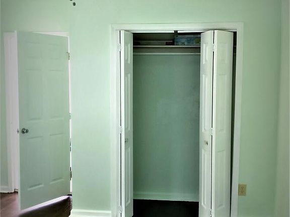 4th image of 2724 Bay St
