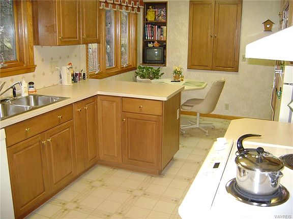 4th image of 40 Highland Dr