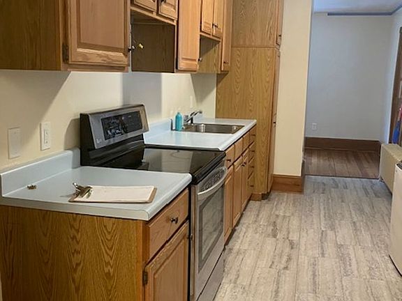 5th image of 209 Roxbury St #2