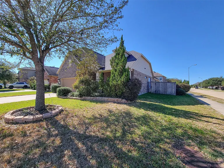 4102 Astoria Manor Ln — Photo 3
