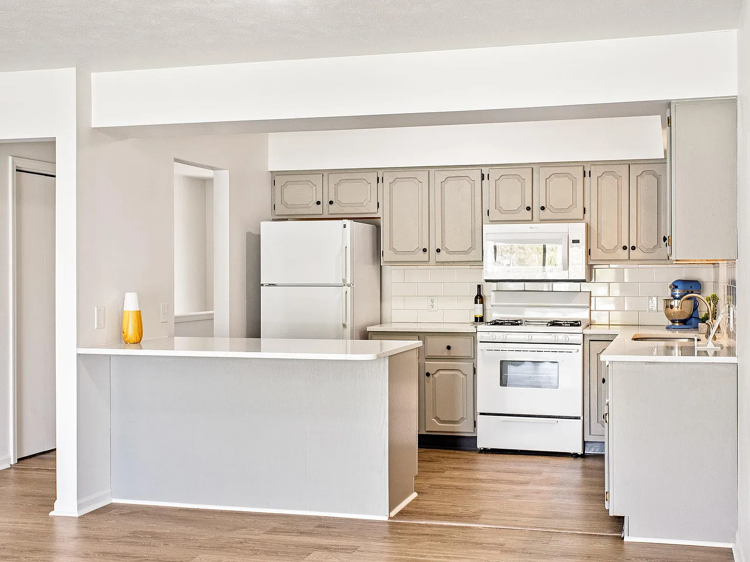 3 bed, 2000 sqft, $2,549 — Photo 4