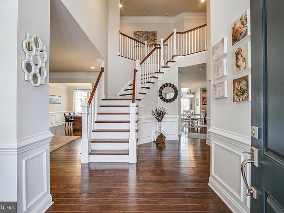 2nd image of 5847 Waterloo Bridge Cir