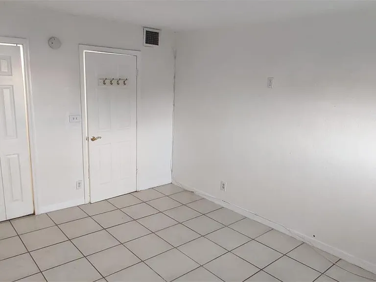 4550 NW 9th St #706E — Photo 14