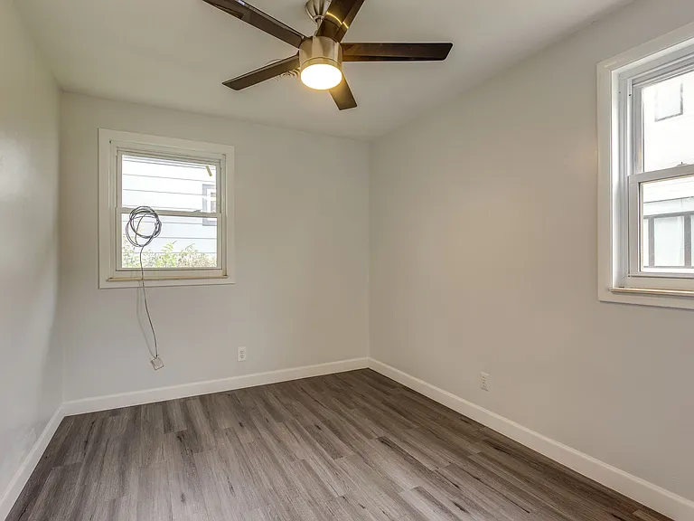 104 Marshall Ct — Photo 9
