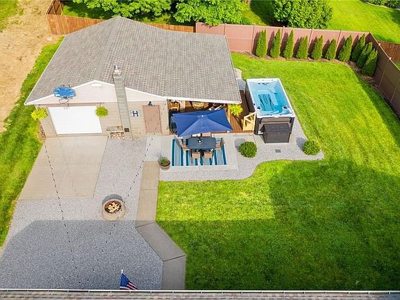 4th image of 34 Maple Shade Dr