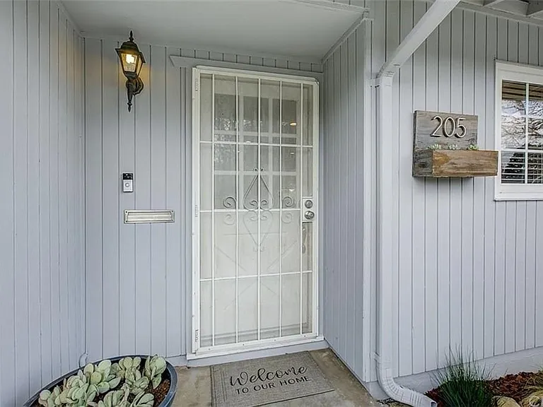 205 Primrose Ave — Photo 3