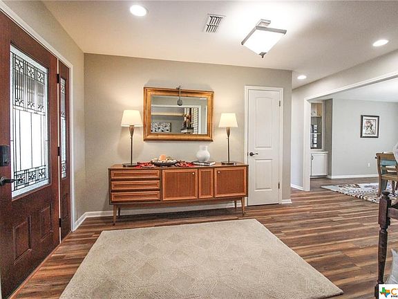 4th image of 1801 Chimney Hill Dr