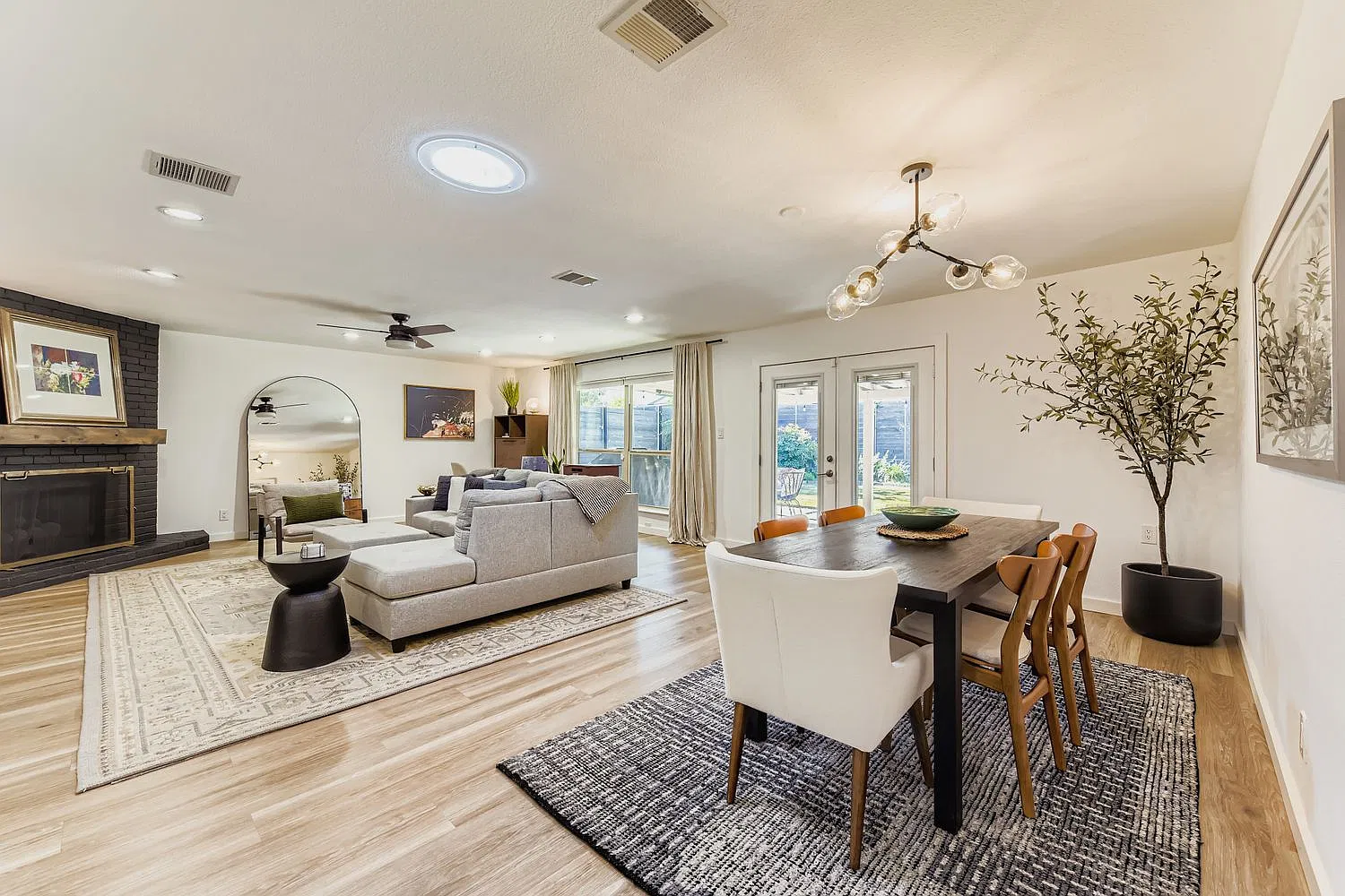 3 bed, 1517 sqft, $7,776 — Photo 4