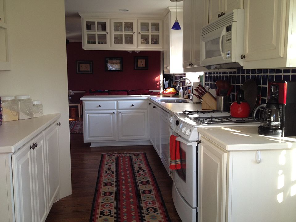 2nd image of 822 W Brooks St