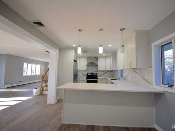 3rd image of 23 Plateau Ave