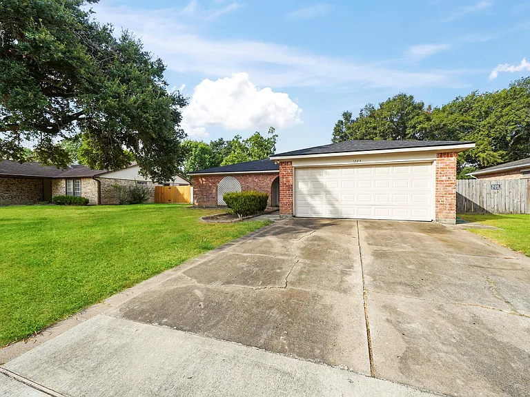 1223 Bramblebury Dr — Photo 34