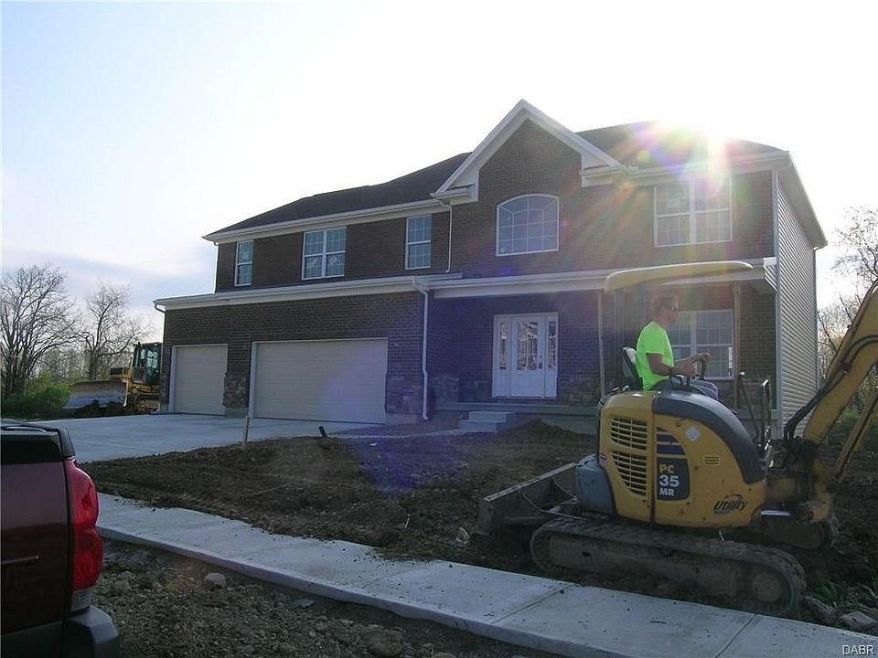 Front elevation. Square post to be installed on the stone pedestals.