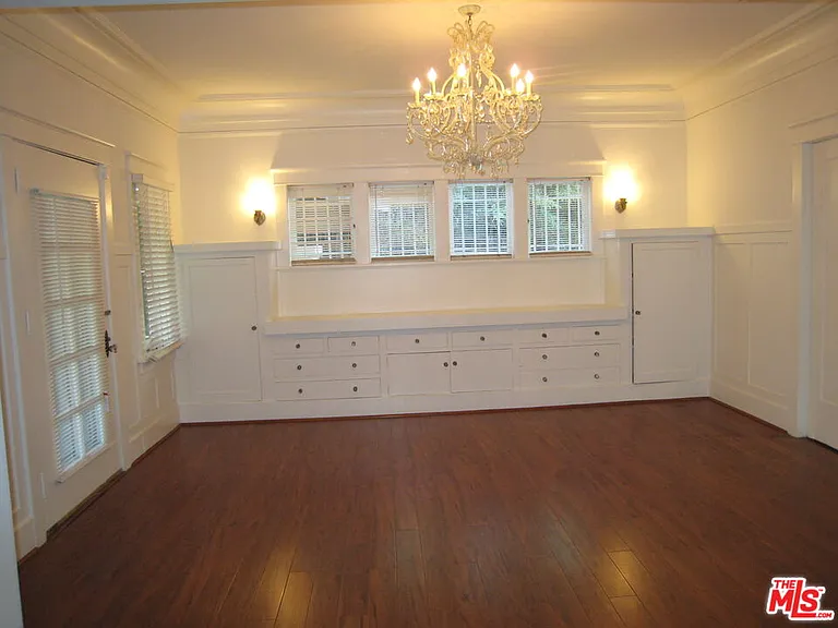 153 S Gramercy Pl — Photo 9