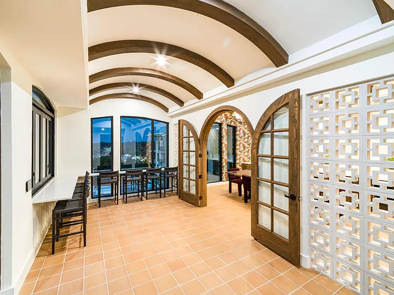 Distinctive archways and warm finishes at Modera Trailhead create inviting spaces for work, play, and gathering with Dallas views.