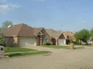 924 Blossomwood Ct, Arlington, TX 76017
