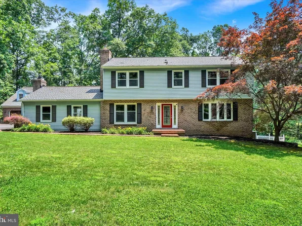 8975 Deer Ln, Stewartstown, PA 17363