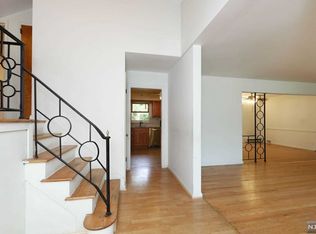 1574 Sussex Rd, Teaneck, NJ 07666