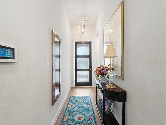 2nd image of 555 Chestnut Reef Ct