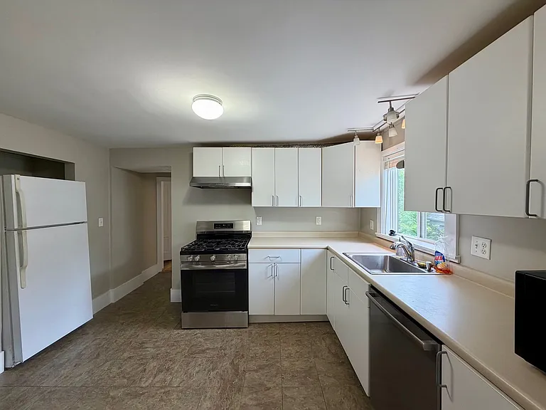 30 Francesca Ave — Photo 3