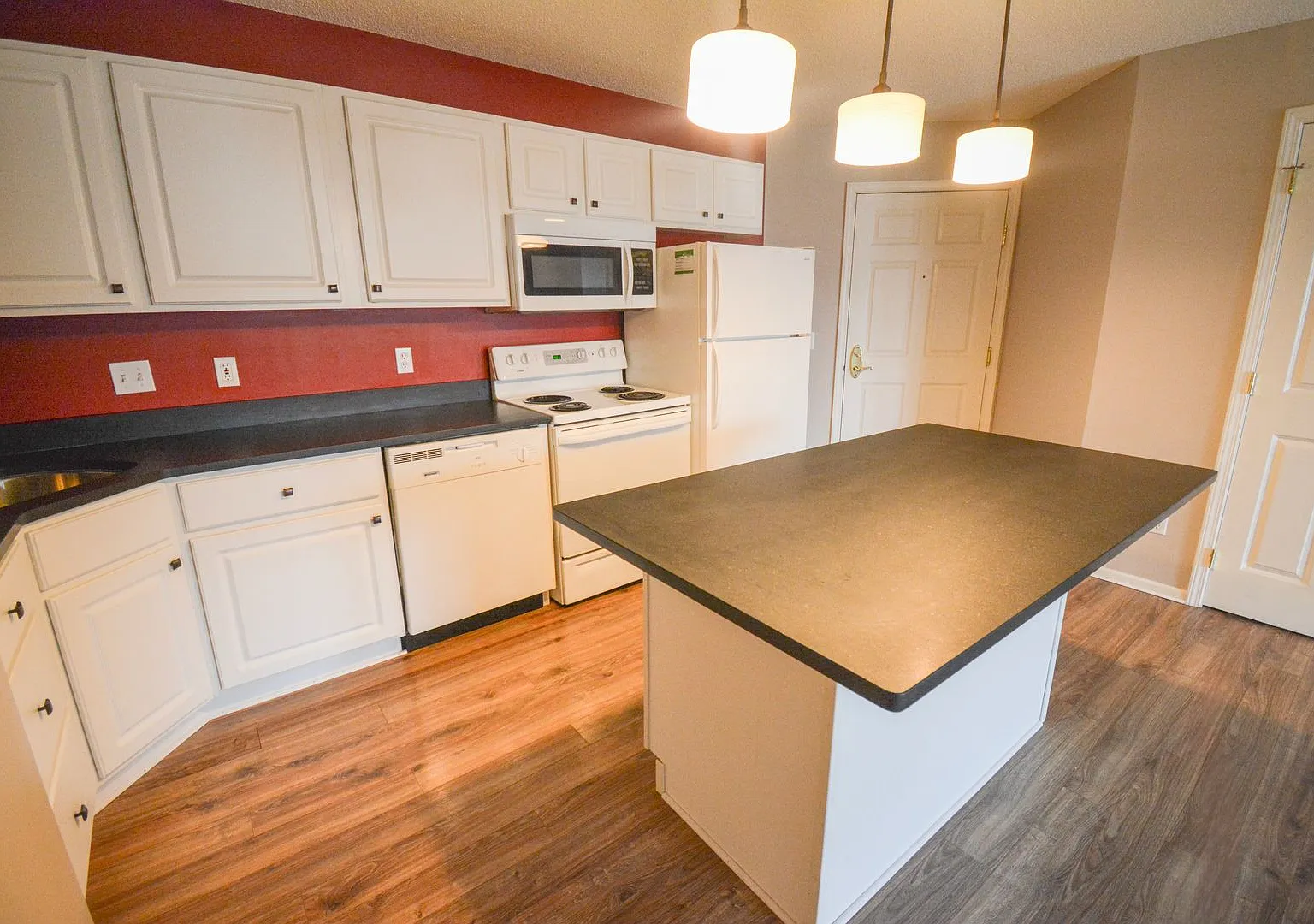 2br Willows Condo Loaded w/Amenities — Photo 2