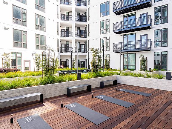 3rd image of 260 30th St #617